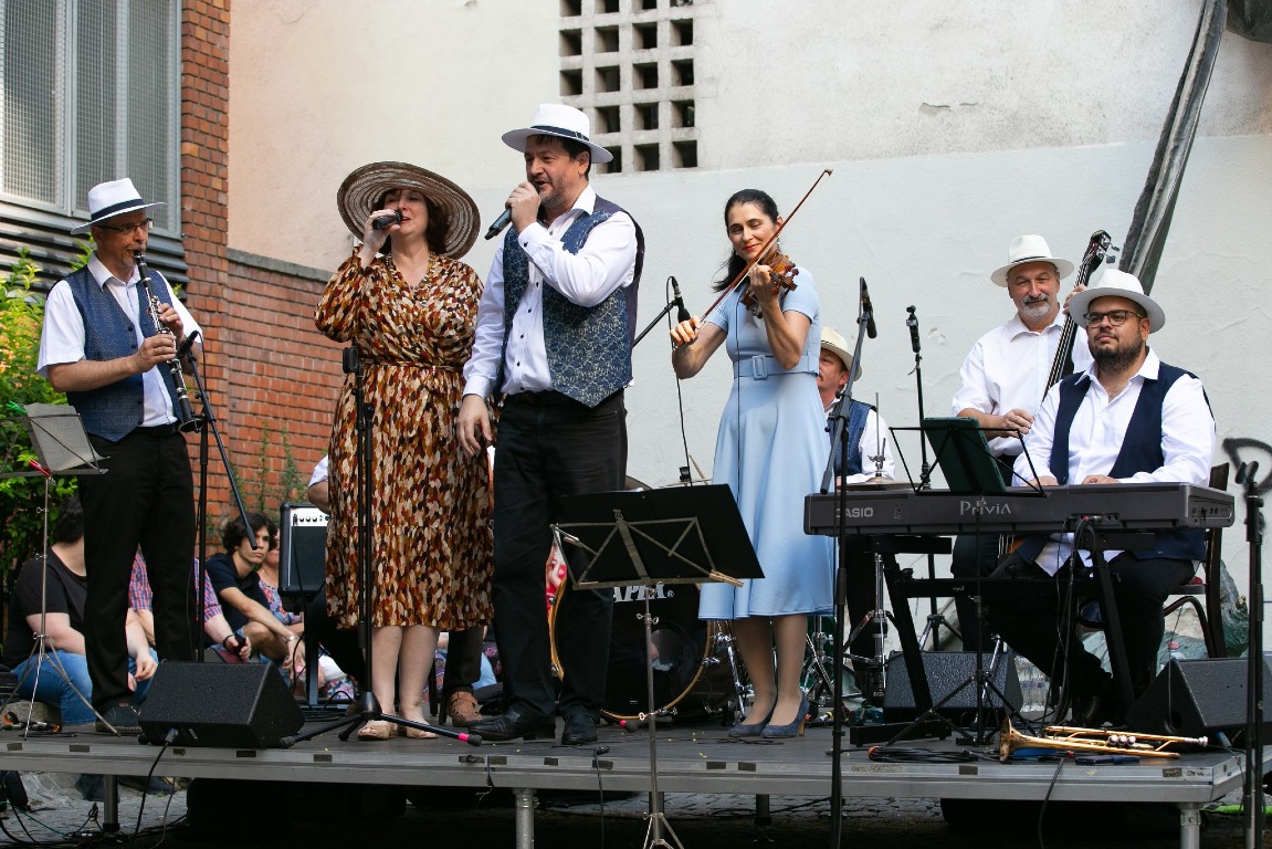 Ingyenes utcai örömzene koncertsorozat: Sabbathsong Klezmer Band 